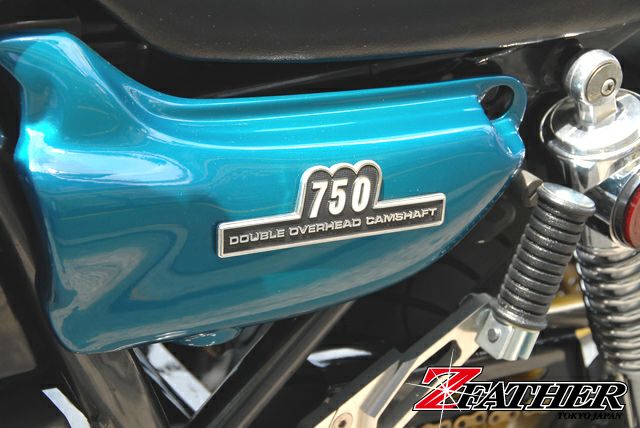 Z2タイプ750サイドカバーエンブレム(白/メッキ)