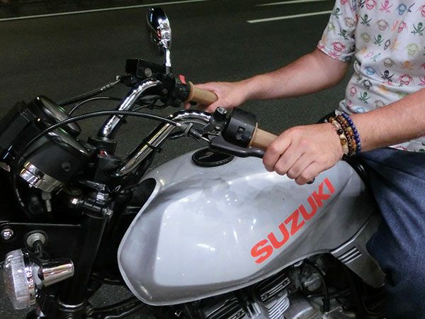 バイクハンドル　集会しぼり