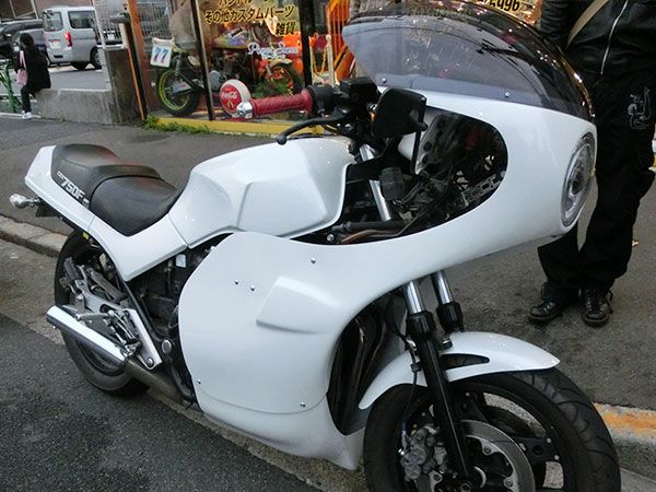 マモラフルカウル