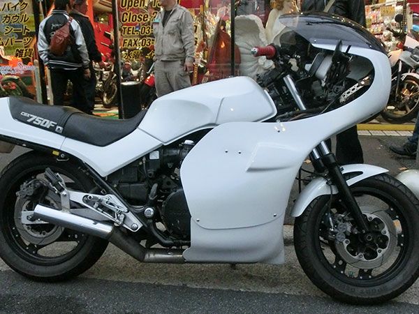 マモラフルカウル